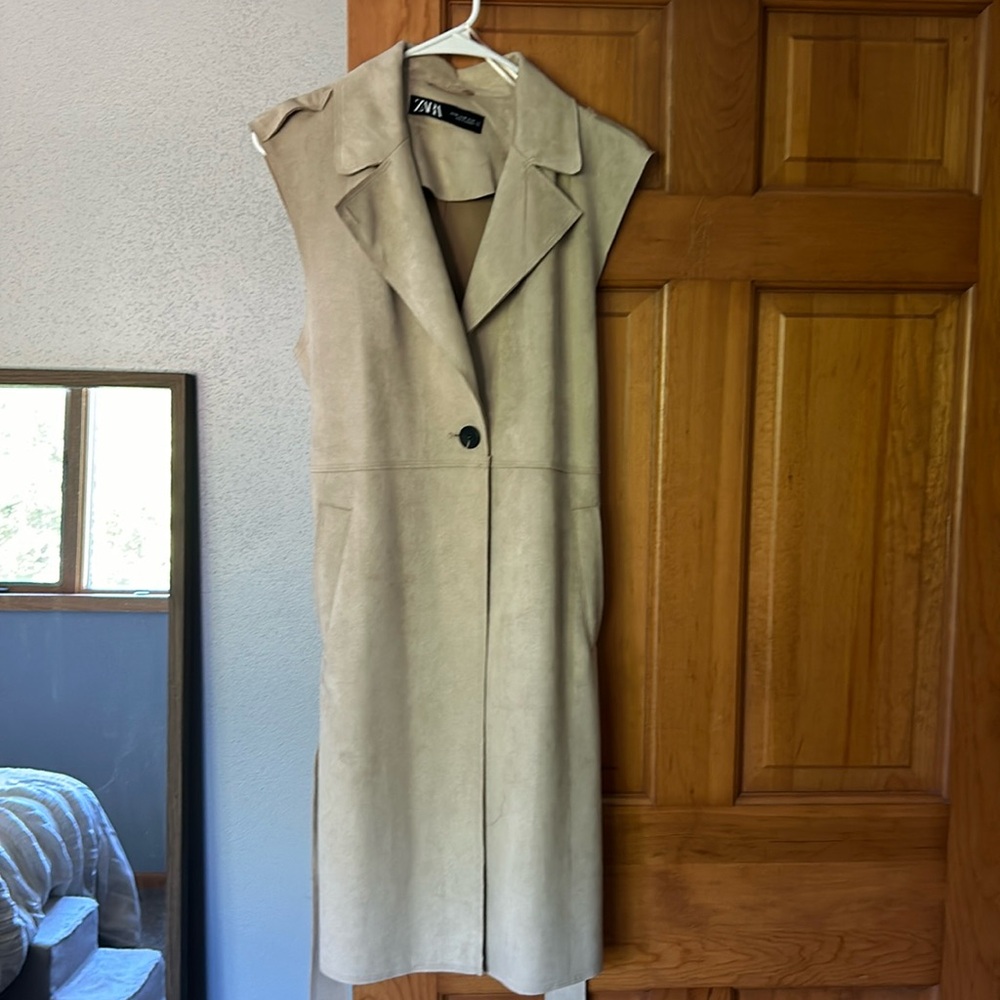 Zara Outfit Finisher. Sleeveless Ultrasuede overcoat. Sz XS